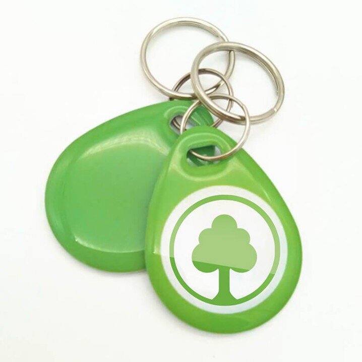 Resinagem profissional de adesivos resinados, etiquetas resinadas, brindes resinados, artesanatos resinados, eletrônicos resinados, encapsulamento resinado, embarcações resinadas, comunicação visual resinada, emblemas automotivos resinados, mármores resinados, granitos resinados, bijuterias resinadas, pisos industriais resinados, pranchas resinadas, skates resinados, remos resinados, troféus resinados, medalhas resinadas, artigos religiosos resinados.