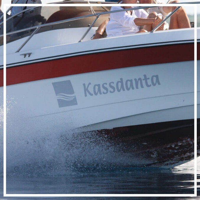 Resinagem de letreiro resinado de embarcação náutica resinada para motos aquáticas resinadas, iates resinados, barcos resinados, lanchas resinadas, navios resinados e transatlânticos resinados confeccionados com resinas de poliuretano.