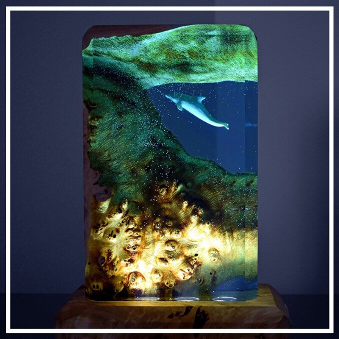 Resinagem de artesanato resinado em peças de madeira, silicone, vidro, luminárias, bandejas, caixas, e diversas outras superfícies. Resinado por profissionais do setor.