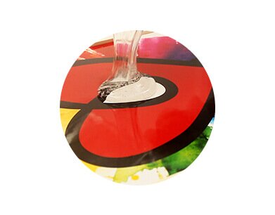 Resinagem de artesanatos resinados, adesivos resinados, etiquetas resinadas, brindes resinados, eletroeletrônicos resinados, encapsulamentos resinados, embarcações navais resinadas e comunicações visuais resinadas.