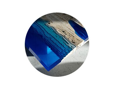 Resinagem de mármores e granitos resinados, adesivos resinados, etiquetas resinadas, brindes resinados, artesanatos resinados, eletroeletrônicos resinados, encapsulamentos resinados, embarcações navais resinadas e comunicações visuais resinadas.