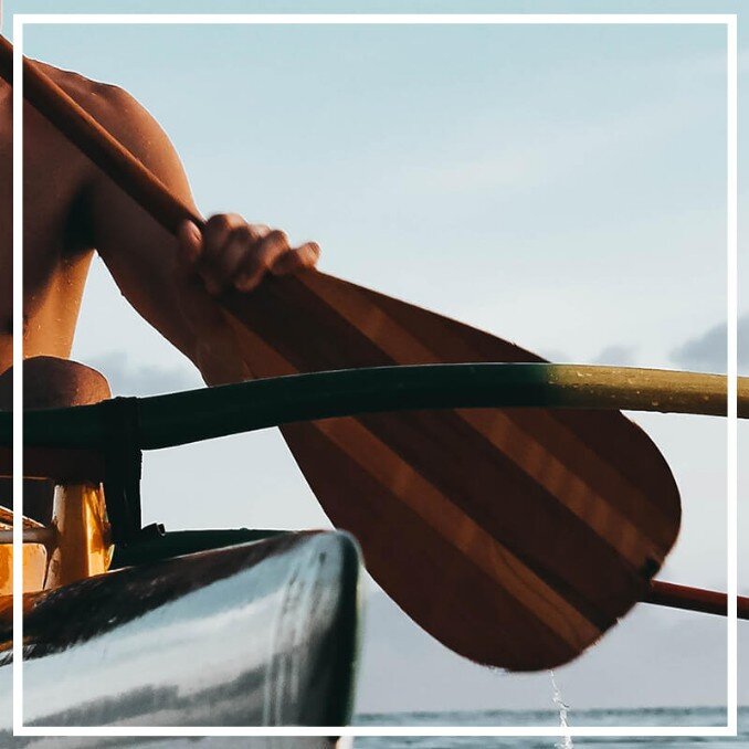 Resinagem de prancha resinada de surf, longboard resinado, funboard resinado, shortboard resinado, skate tradicional resinado, skate longboard resinado, waveboard resinado, cruiser resinado e remos de punho resinado, tacão resinado, pá reinada e espinha resinada.