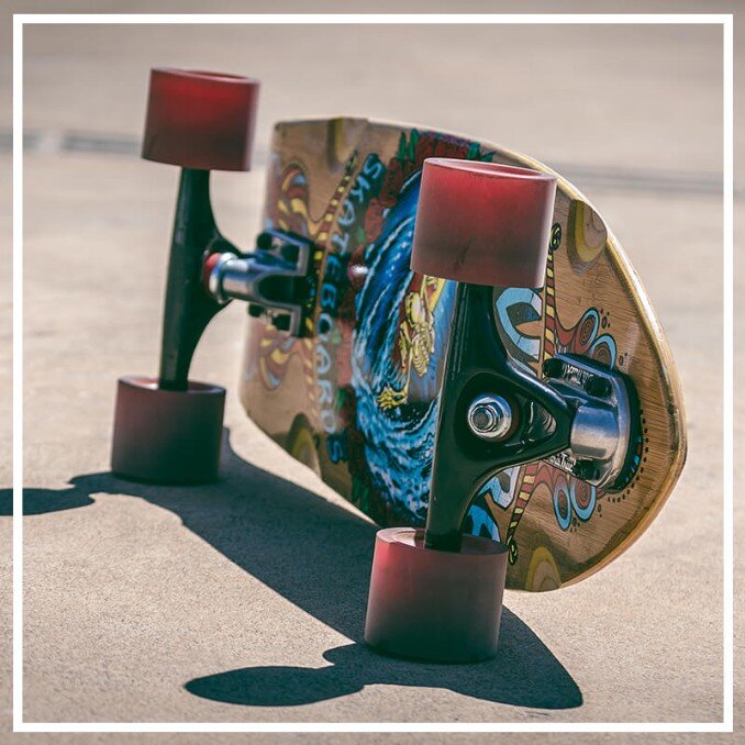 Resinagem de prancha resinada de surf, longboard resinado, funboard resinado, shortboard resinado, skate tradicional resinado, skate longboard resinado, waveboard resinado, cruiser resinado e remos de punho resinado, tacão resinado, pá reinada e espinha resinada.