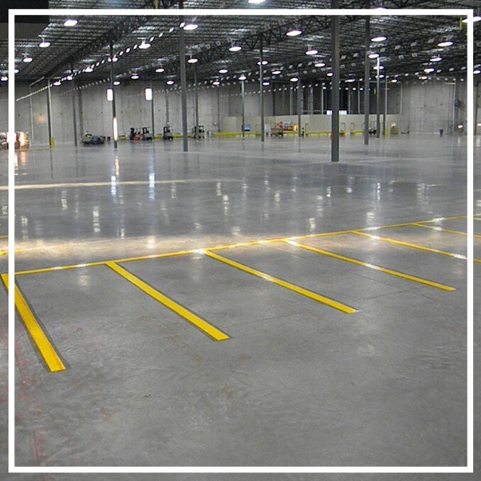 Resinagem de piso industrial resinado, porcelanato líquido resinado, piso monolítico de resina resinado e piso de resina autonivelante resinado com auto-brilho, durabilidade e acabamento impecável.