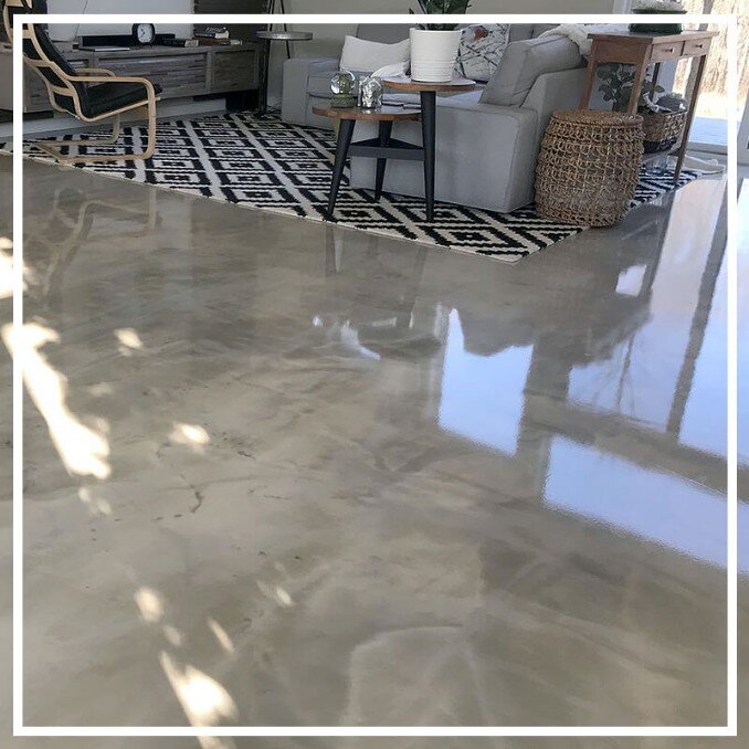 Resinagem de piso industrial resinado, porcelanato líquido resinado, piso monolítico de resina resinado e piso de resina autonivelante resinado com auto-brilho, durabilidade e acabamento impecável.