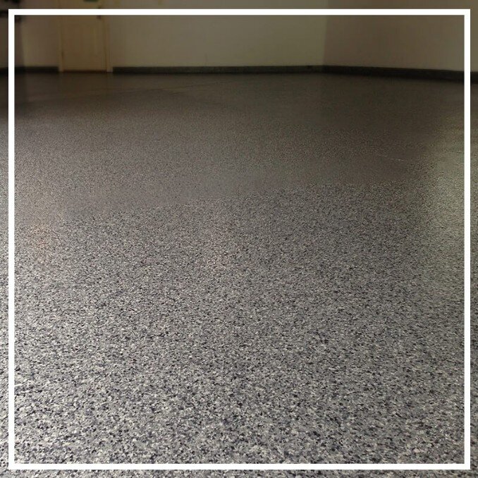 Resinagem de piso industrial resinado, porcelanato líquido resinado, piso monolítico de resina resinado e piso de resina autonivelante resinado com auto-brilho, durabilidade e acabamento impecável.