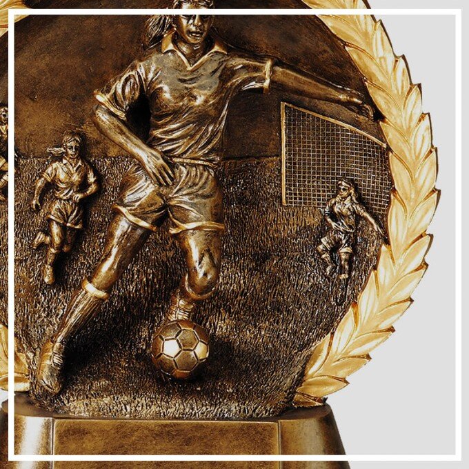 Resinagem de troféu resinado personalizado em vidro resinado com sua base em granito, madeira, poliéster ou vidro e resinagem de medalha resinada de metal em bronze, prata e dourado.